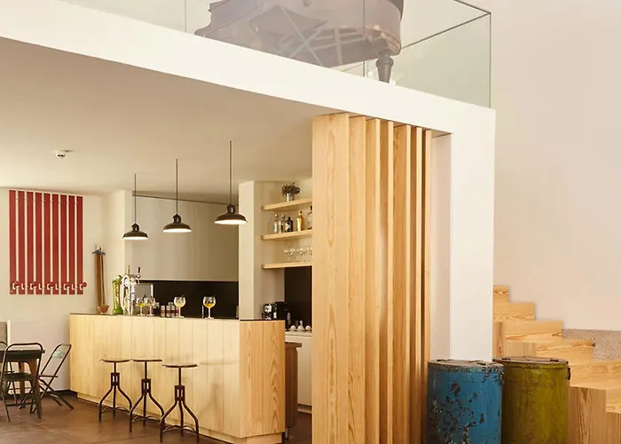 The Passenger بيت شباب بورتو