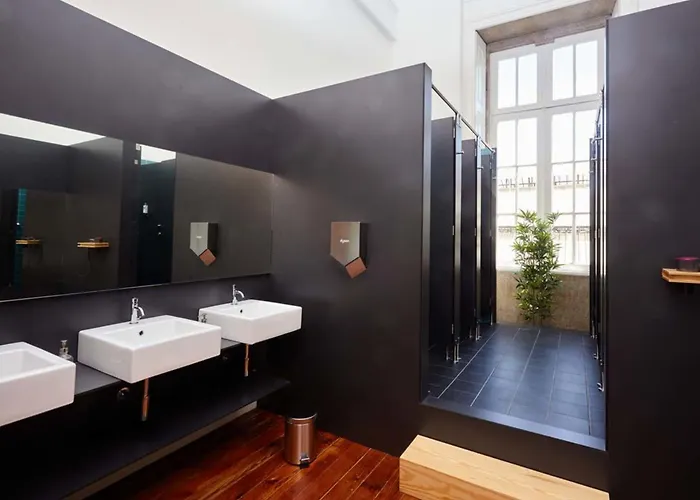 The Passenger بيت شباب